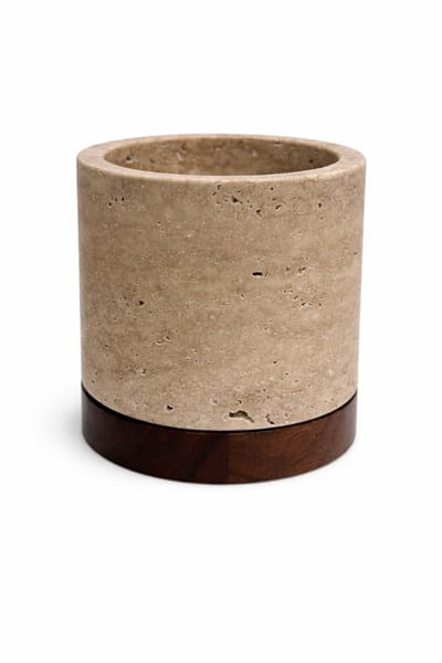 Travertine kaarshouder L Ø9,5x9cm incl. hout plateau - MOOISA