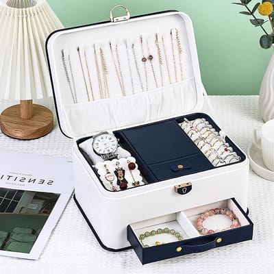 Elegante Sieradenbox voor Dames - Grote 3-laagse Organizer met Sluiting, Ingebouwde Spiegel, Luxe Opbergdoos voor Oorbellen, Ringen, Kettingen, Armbanden en Horloges (Wit)