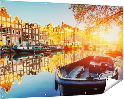 Gards Tuinposter Amsterdamse Brug - Gracht - met Bloemen - 150x100 cm - Tuindoek - Tuindecoratie - Wanddecoratie buiten - Tuinschilderij