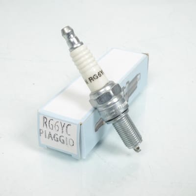 Bougie d'allumage Champion RG6YC 438073 pour scooter Piaggio 200 X8 2004-2007