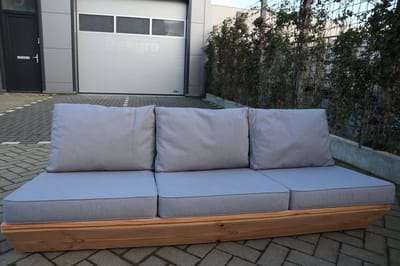 Bankje “Sauna” van Douglas hout 180cm – Licht grijze kussens – relax bank – Loungebank – Lage zetel - 2 persoons