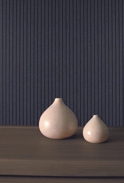 Dutch Wallcoverings Vliesbehang fijn streepje - zwart met zilver