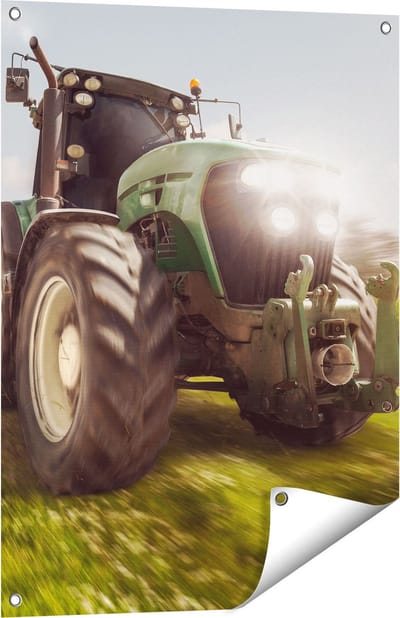 Gards Tuinposter Tractor op het Gras - Trekker - 60x80 cm - Tuindoek - Tuindecoratie - Wanddecoratie buiten - Tuinschilderij
