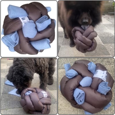 Snuffelbal voor honden in de kleuren donkerbruin en jeansblauw. Maat 1. ShukoSnuff by MadeByShuko. Snuffelbal - snuffelkussen - knoopkussen - speelkussen - hersenwerk voor honden - hondenpuzzel - puzzelbal - speelbal - brain work - snuffelmat