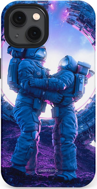 Casetastic Hoesje Geschikt voor Apple iPhone 13 Magsafe - Stijlvolle Beschermende Duo-layer Case - Ruimtereis vol liefde