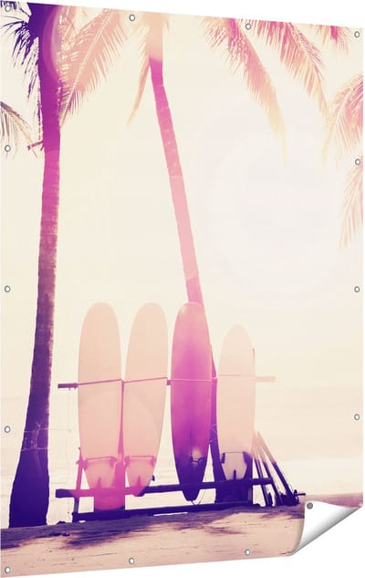 Gards Tuinposter Tropisch Strand met Surfborden - 120x160 cm - Tuindoek - Tuindecoratie - Wanddecoratie buiten - Tuinschilderij