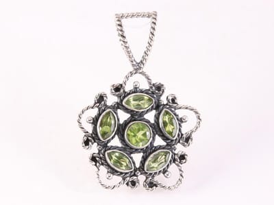 Bewerkte zilveren hanger met lemonkwarts