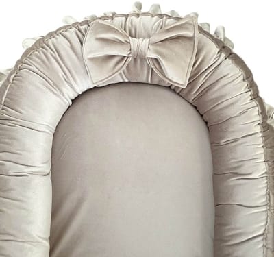 Wazzhappening - babynestje velvet Ruffl - strik - zand - ruche - beige - champagne