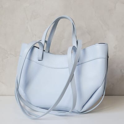 Luka – pastelblauwe leren shoudertas dames