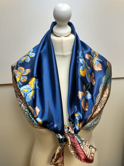 Vierkante dames sjaal Carice gebloemd motief donkerblauw geel bruin beige zwart 90x90
