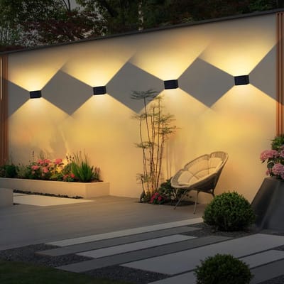 Moderne Vierkante Zwarte Verstelbare Zonne-Wandlamp voor Buiten - IP65 Waterdicht