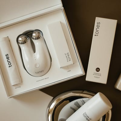 House of Tones Elevate microstroom gezichtsapparaat, kit met Hydroglow gel