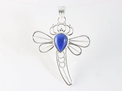 Opengewerkte zilveren libelle hanger met lapis lazuli