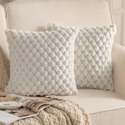 Zachte kussen met hoes in khaki kleur, perfect voor interieurdecoratie en comfort