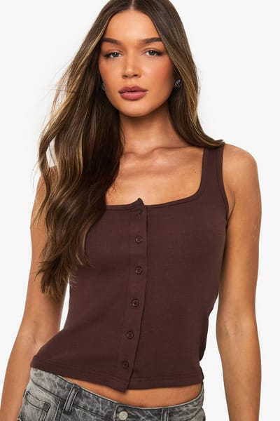 boohoo Dames Geribbelde top met knoopdetail en vierkante hals | Chocoladebruin | Maat: 40
