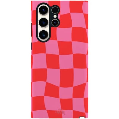 xoxo Wildhearts Drunk In Love - Hoesje geschikt voor Samsung Galaxy S25 Ultra - Siliconen hoesje met dubbele beschermlaag - Luxe case - Stevige backcover - Golvend blokjes patroon - Golven print - Roze / Rood