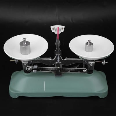 Dailygoods- Mechanische Weegschaal - Premium Weegschaal uit Metaal - Set van 500 g/100 g - Inclusief 2 Trays - Pincet - Voor Nauwkeurige Metingen - Analoge Weegschaal