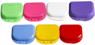 Beugelbakje - 7 Stuks - Gebitsbakje - Makkelijk mee te nemen - Plastic - Makkelijk op te bergen - Gebitsbakje - Hygiënisch - Bruikbaar voor jong en oud - Container - 8.7×8.1cm - Rood, blauw, zwart, groen, paars, roze, wit, geel