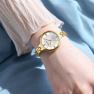 CURREN Luxe Dameshorloge Goudkleur met witte wijzerplaat - Elegante Roestvrijstalen Horloge - Waterdicht