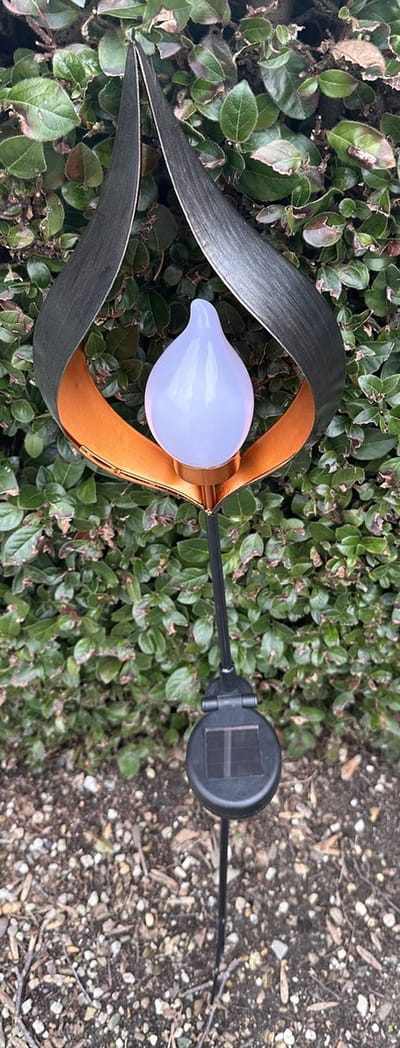 Metalen solarlamp op tuinsteker "flame lamp" -meerkleurig + oranje - met flame - effect LED - tuinsteker - hoogte 95 x 20 x 2 cm - Tuindecoratie - Tuinverlichting