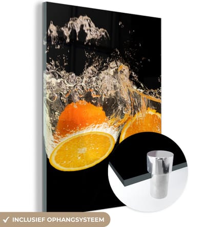 MuchoWow® Glasschilderij 120x160 cm - Schilderij acrylglas - Sinaasappel - Stilleven - Water - Zwart - Fruit - Foto op glas - Schilderijen