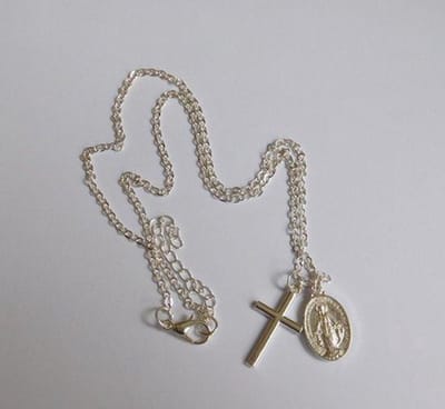Ketting met hanger Maria en kruisje zilverkleur