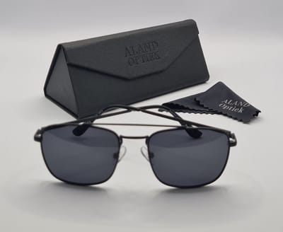 Unisex zonnebril gepolariseerd / pilotenbril / zwarte donkergrijze bril met harde en zachte brillenkokers en doekje UV400 cat 3 bril met brillenkoker / grijze lenzen PZ2361 Geweldig cadeau / Aland optiek / zonnebril dames heren gepolariseerd