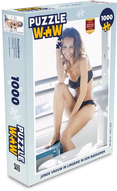 Puzzel Jonge vrouw in lingerie in een badkamer - Legpuzzel - Puzzel 1000 stukjes volwassenen