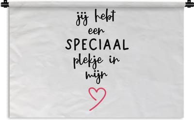 Wandkleed - Wanddoek - Quotes - Liefde - Spreuken - Jij hebt een speciaal plekje in mijn hart - 180x120 cm - Wandtapijt