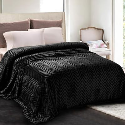 Zwarte Knuffeldeken met Chevron Patroon - 220 x 240 cm, Warme en Zachte Flanellen Woondeken