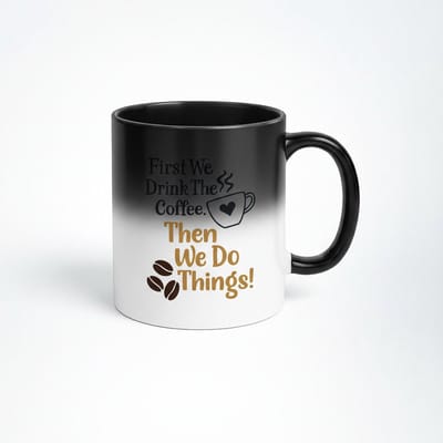 Magische Koffiemok "First We Drink The Coffee Then We Do Things" - Verrassingsmok