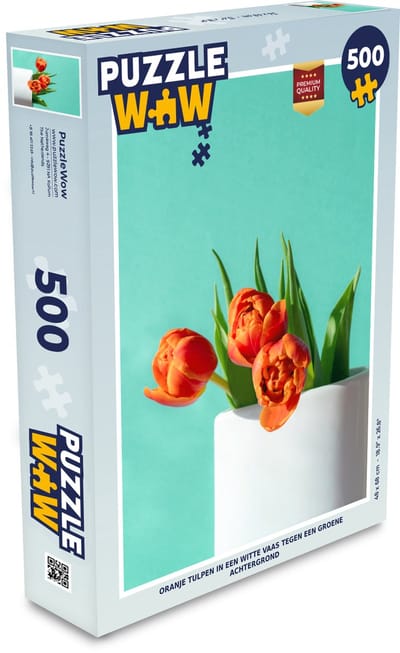 Puzzel Oranje tulpen in een witte vaas tegen een groene achtergrond - Legpuzzel - Puzzel 500 stukjes
