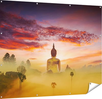Gards Tuinposter Boeddha Beeld in de Mist - 150x120 cm - Tuindoek - Tuindecoratie - Wanddecoratie buiten - Tuinschilderij