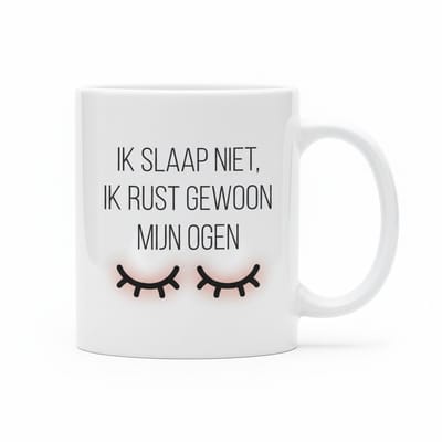 “Ik Slaap Niet, Ik Rust Gewoon Mijn Ogen” Grappige Nederlandse Quote Mok – Leuke Koffiemok 330 ml