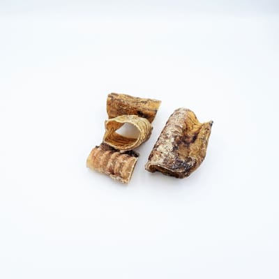 Hondensnackie Runderluchtpijp 100 gram stukjes ongeveer 5 cm hondensnack