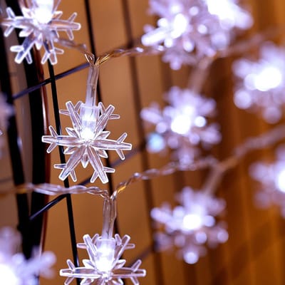 MUPOO Sneeuwvlok Kerstverlichting – 3M 20LED Fairy Lights Batterij Met Twinkelend Effect – Waterdichte Sneeuwvlok Lichtslinger Voor Binnen & Buiten, Raamdecoratie, Slaapkamer, Kerstboom & Feestdecoratie – Wit 3-Pack (3 Stuks)