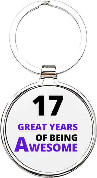 Akyol - 17 great years of being awesome Sleutelhanger - Verjaardag - jarigen - jarig - jarige - 17 jaar - verjaardagscadeau - cadeau voor een jarige - feest - cadeau - cadeautje - verjaardagscadeautje - 4 x 7,5 CM