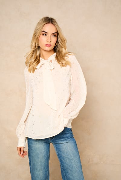 Top met lange mouwen en strik in de nek van havermoutkleurig