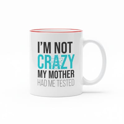 Grappige Quote Mok “Ik Ben Niet Gek, Mijn Moeder Heeft Me Laten Testen” | Humoristische Koffiemok Cadeau | 330 ml