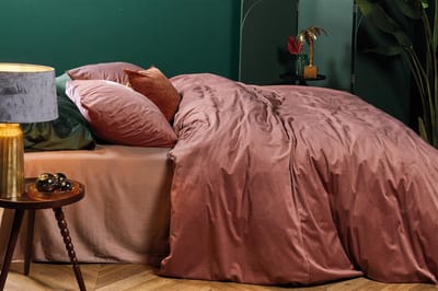 At Home by BeddingHouse Cosy Corduroy Dekbedovertrek Roze 60 x 70 cm