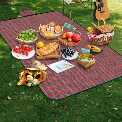 Waterdichte Picknickdeken 150 x 200 cm - Vouwbare Strandmat voor 2-4 Personen, Ideaal voor Kamperen en Buitenactiviteiten, Gemakkelijk te Reinigen met Rood Gestreept Ontwerp