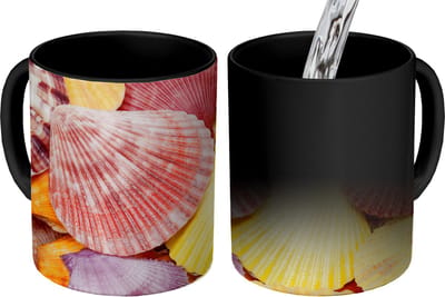 Magische Mok - Foto op Warmte Mokken - Koffiemok - Schelpen - Rood - Geel - Strand - Zomer - Magic Mok - Beker - 350 ML - Theemok