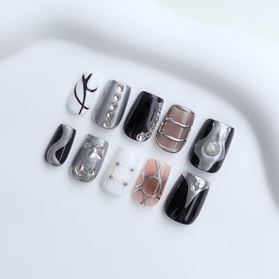 GimmeClawz Press On Nails - Fake nails - Handgemaakte Press-On Nagels - 24 Plakstickers, Zwart en Zilver Korte Vierkante Nagels - Midnight Metal - Maat XS