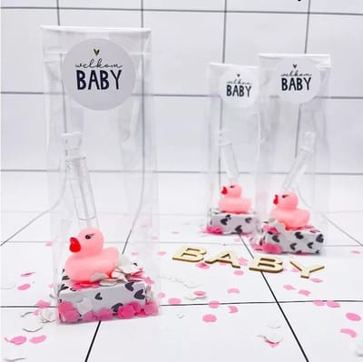 30 Kruisbodemzakjes / Traktatie zakjes / Blokbodemzakken + 30 stickers - Welkom baby - Wit - Zwart - Goud hart / hartje | School traktaties - Cellofaan zakjes - Transparant - Snoep | Peuterspeelzaal - Kinderopvang - Basisschool | DH collection