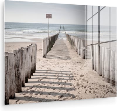 MuchoWow® Glasschilderij 160x120 cm - Schilderij acrylglas - Strand - Hek - Schaduw - Foto op glas - Muurdecoratie woonkamer - Wanddecoratie slaapkamer - Schilderijen