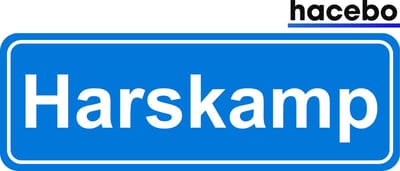 Hacebo - Plaatsnaam Sticker - 29x10 CM - Harskamp sticker - Verkeersborden sticker - grappige cadeaus - Harskamp