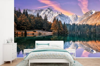 Behang - Fotobehang Bergen - Bos - Water - Lucht - Roze - Paars - Breedte 360 cm x hoogte 240 cm