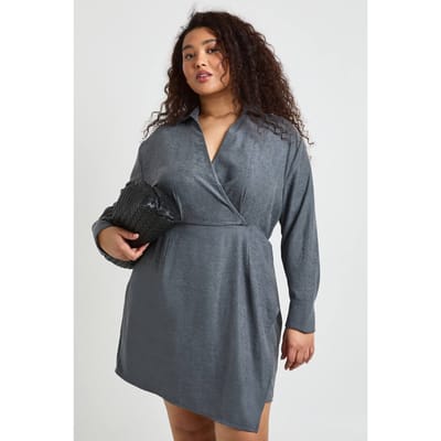 boohoo Dames Plus Gepelde Kraag Wikkel Blousejurk | Houtskool | Maat: 44