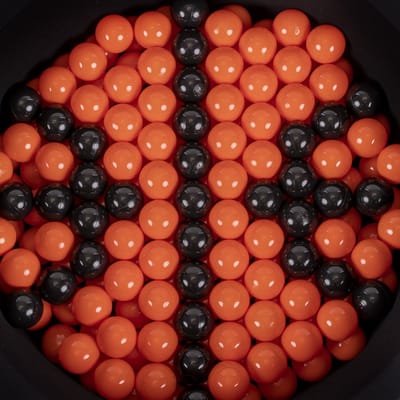 KiddyMoon Ballenbak Ballen 50 Stuks 7 cm Zacht Ideaal Voor Ballenbak Speeltenten En Springkastelen Kleurrijk Duurzaam Gemaakt In EU Voor Binnen En Buiten - Zwart Oranje