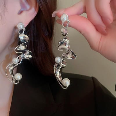 Huitan Onregelmatig Geweven Vormige Hangende Oorbellen met Imitatieparel voor Vrouwen Speciaal Geïnteresseerde Meisjes Oor Accessoires Sieraden gray
